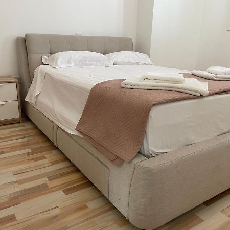 Modern Luxury Apartment In The Heart Of Нікосія Екстер'єр фото