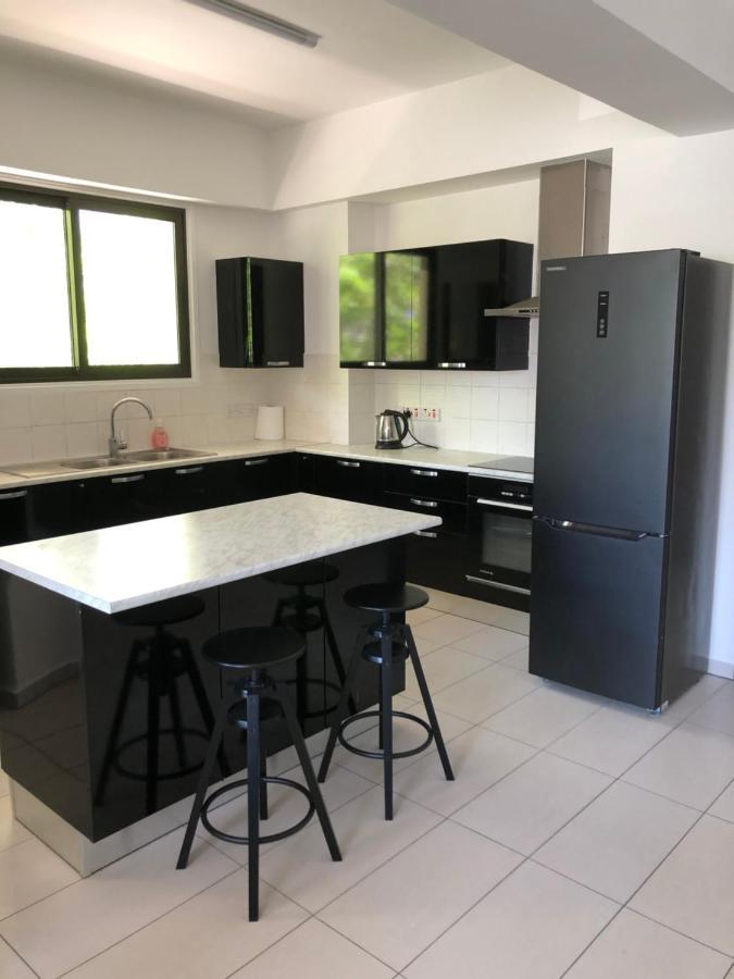 Modern Luxury Apartment In The Heart Of Нікосія Екстер'єр фото